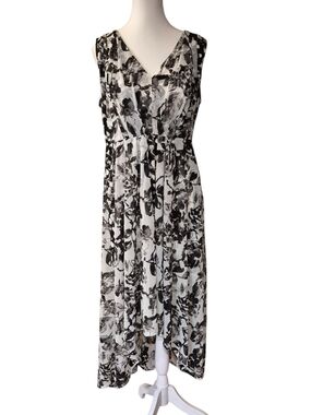 Floral V-Neck High-Low Dress in Black & White